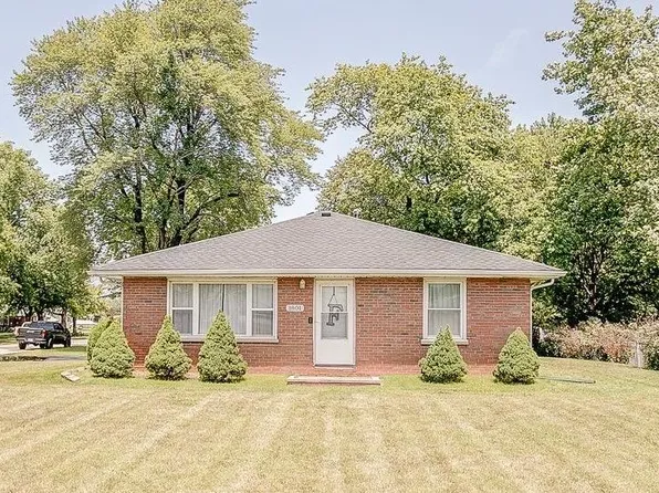 1801 Rock Hill Rd, Wood River, IL 62095