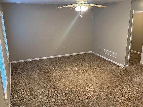 3rd image of 878 Poplar St