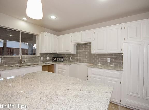 4th image of 629 Silverstone Dr