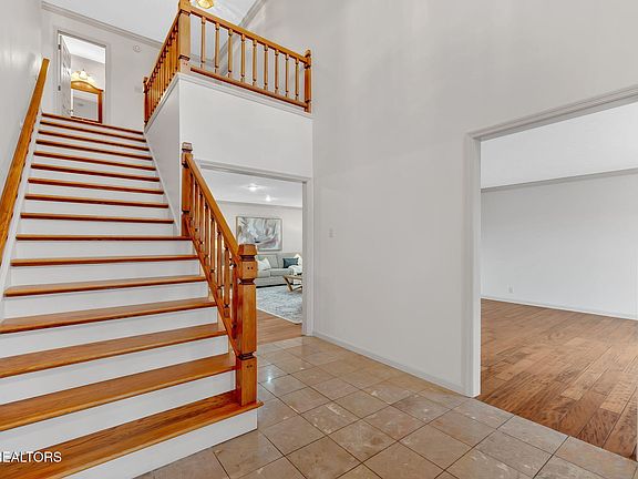 4th image of 12129 Broadwood Dr