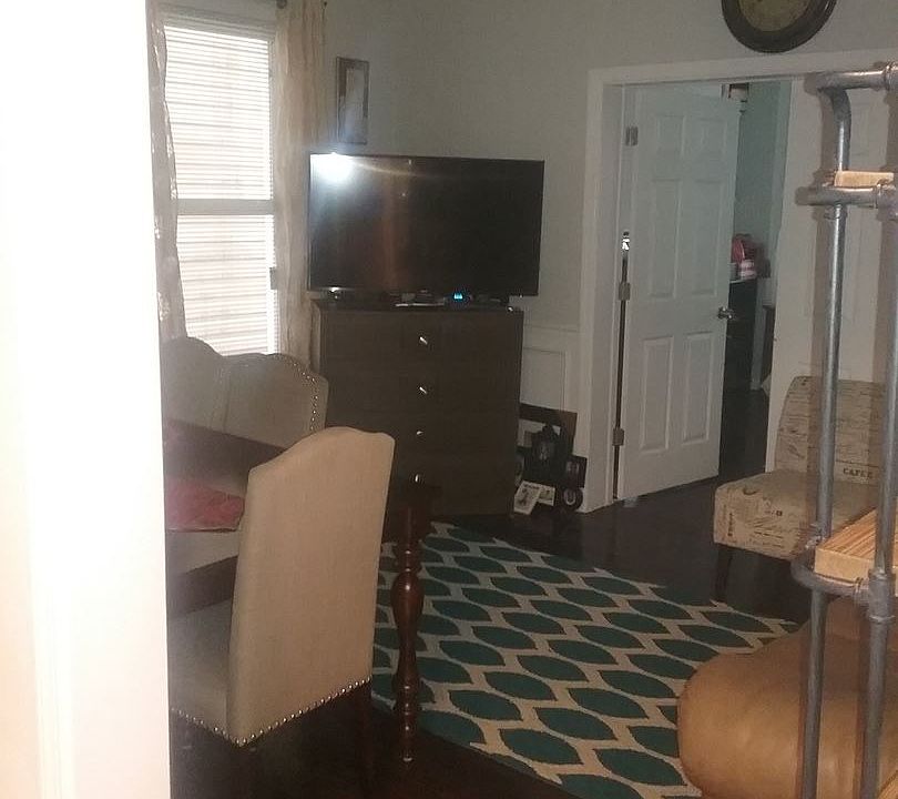 1st image of 235 6th Ave W #1
