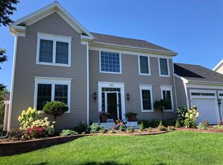 310 Cobblestone Cir, South Burlington, VT 05403
