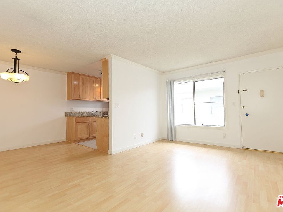 1st image of 440 Raymond Ave #17