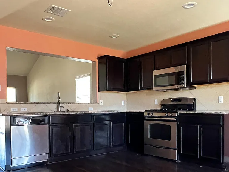 283 Goddard — Photo 10