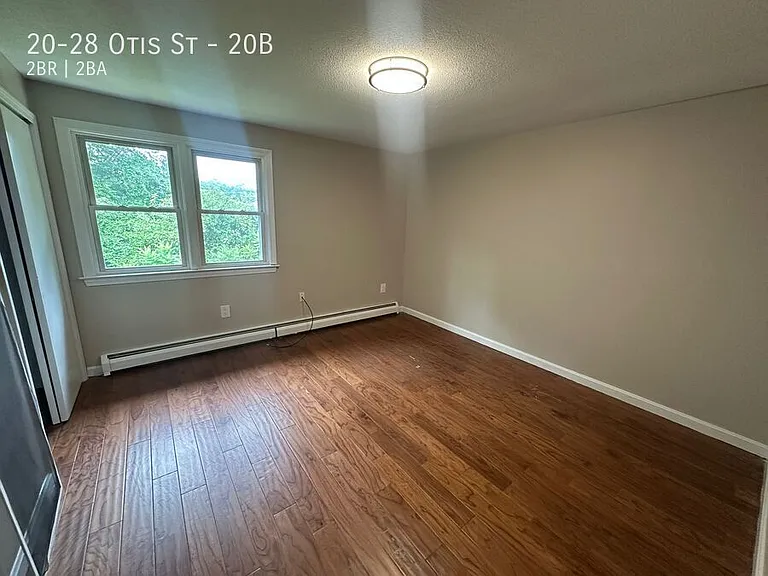 20-28 Otis St #20B — Photo 9