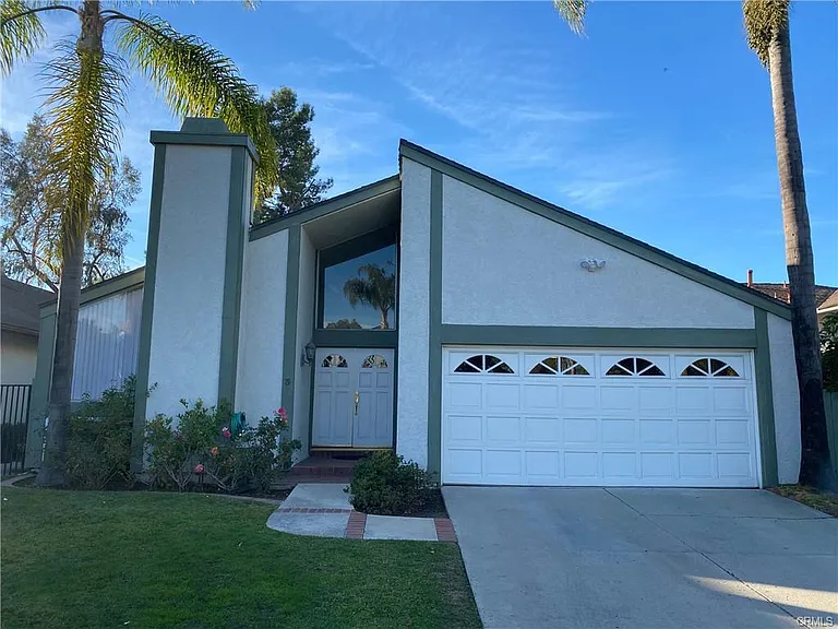 3 Almond Tree Ln — Photo 1