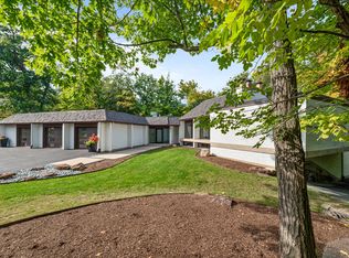 2430 Woodbridge Ln, Highland Park, IL 60035