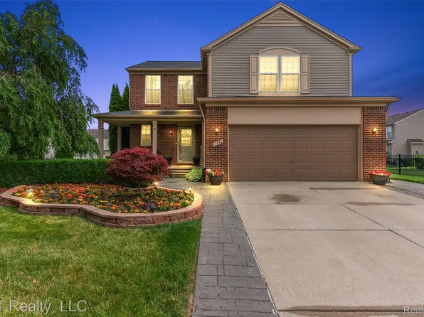 17952 Marsal Dr, Macomb, MI 48042