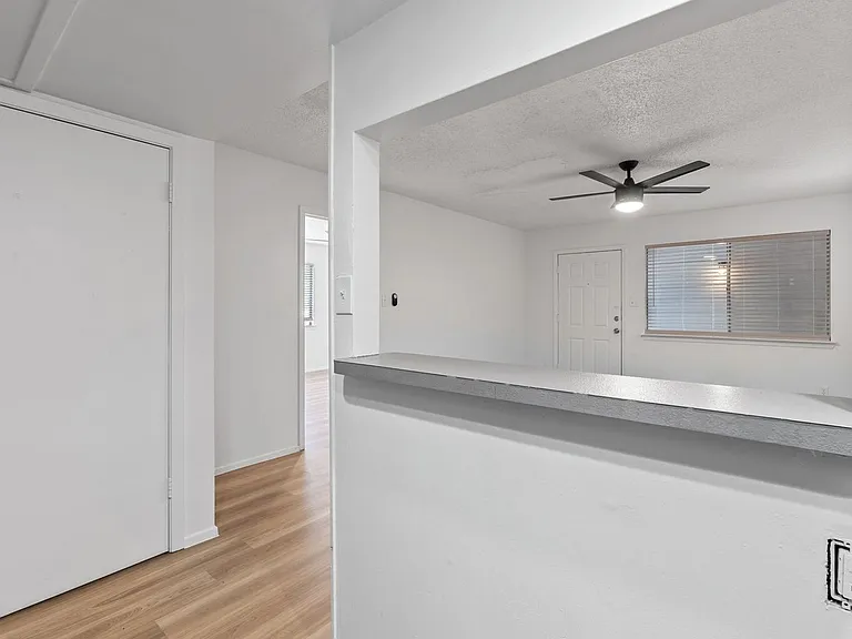 Worthington Apartments — Photo 13