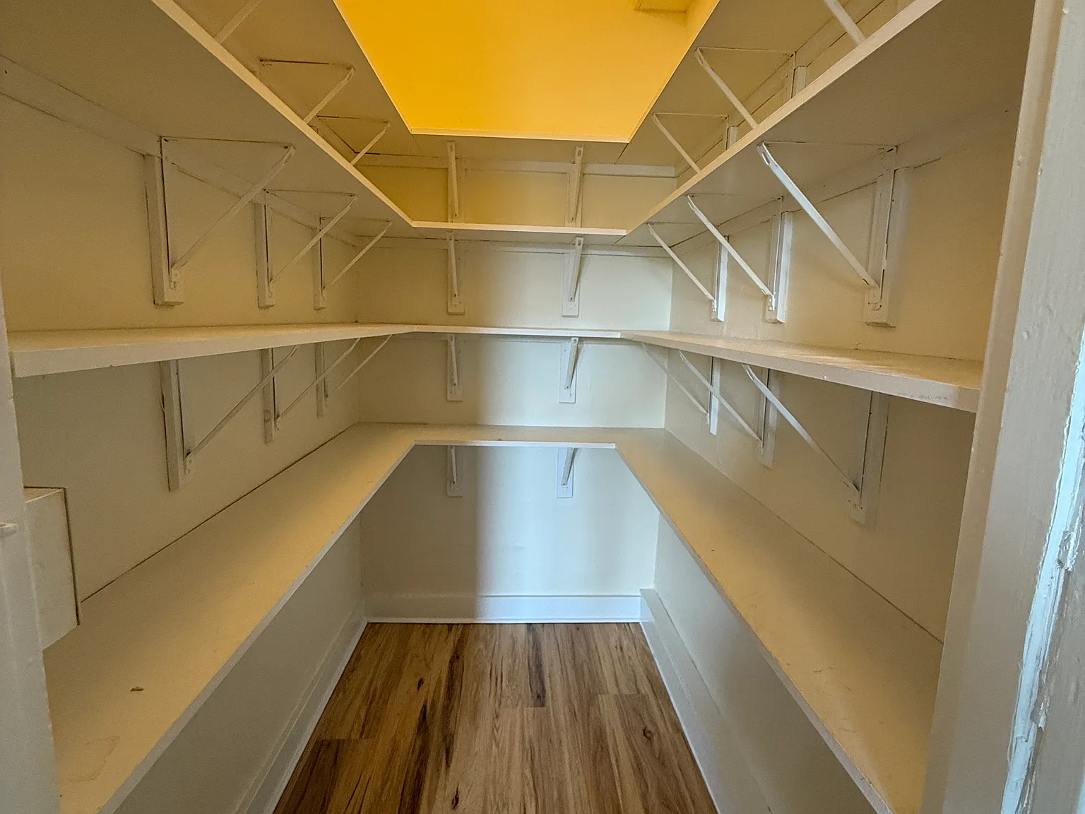 2 bed, 1100 sqft, $1,800 — Photo 2