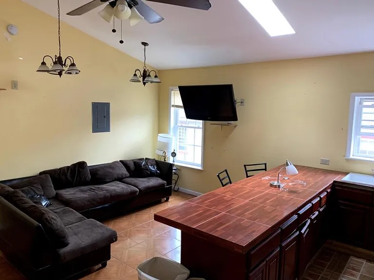 31 Seminary Ave — Photo 4