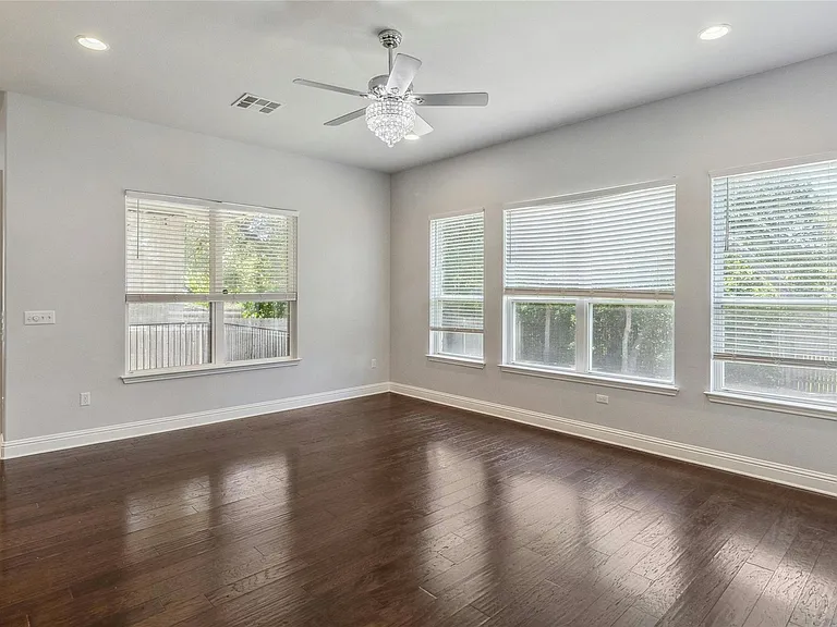 11813 Quintana Cv — Photo 12