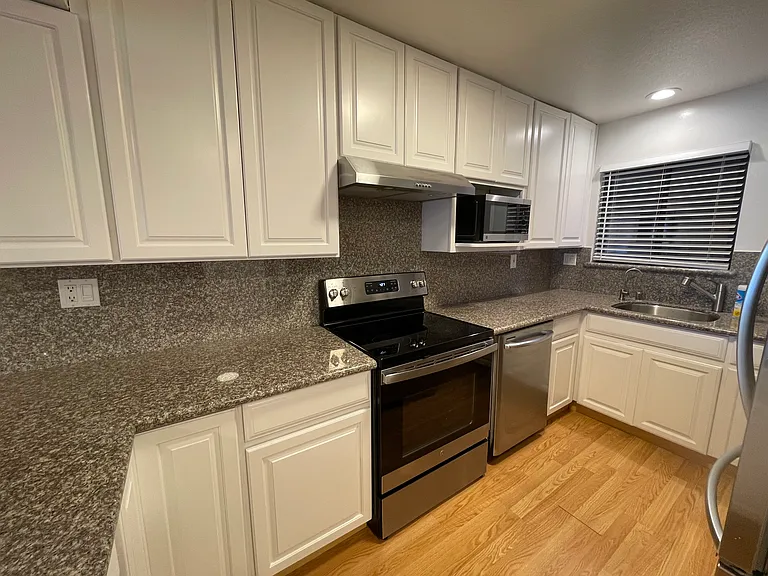 1 Laurel St #102 — Photo 4