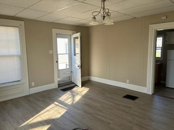57 S Ivan Ave APT 2, Galesburg, IL 61401