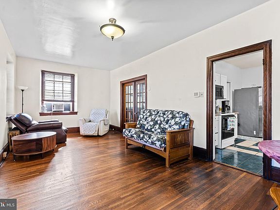 4th image of 403 Brown Ave