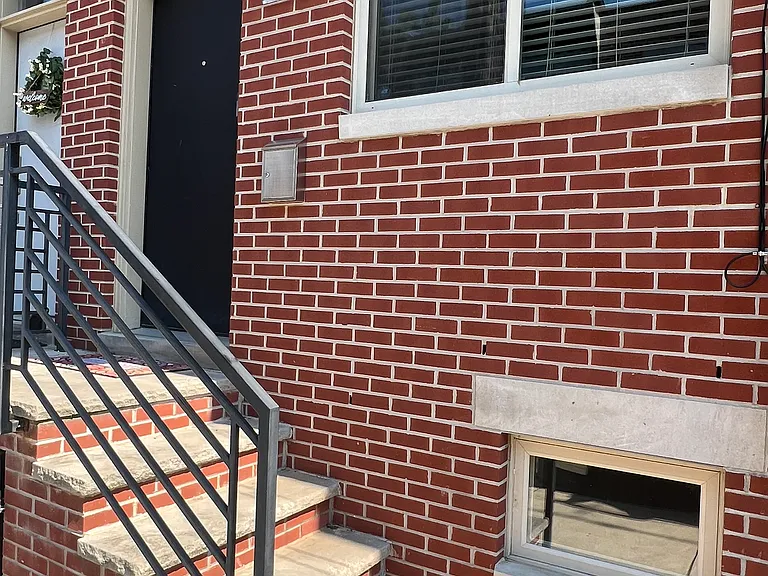 2133 Mountain St — Photo 2