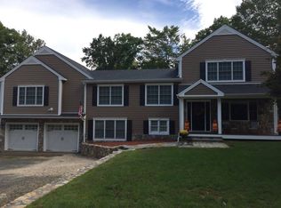 31 Robinhood Rd, Danbury, CT 06811