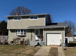 317 Whipple St, Brentwood, NY 11717