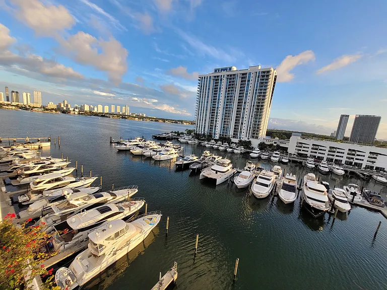 17301 Biscayne Blvd #1202 — Photo 32