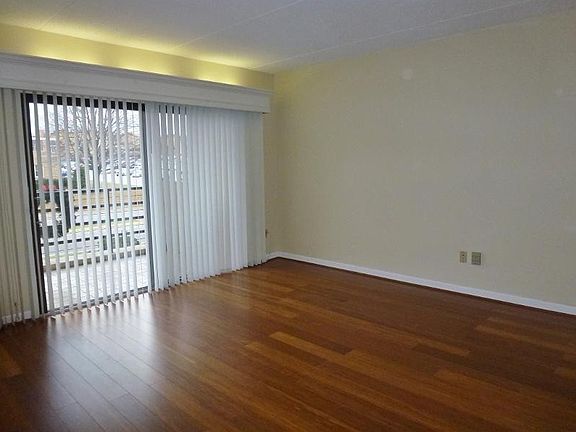 5th image of 1585 Fort Henry Dr APT 3H