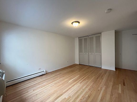 3rd image of 736 W Buena Ave APT 405