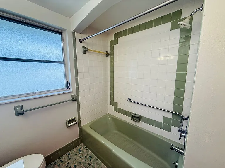 7910 Lilac Dr — Photo 24