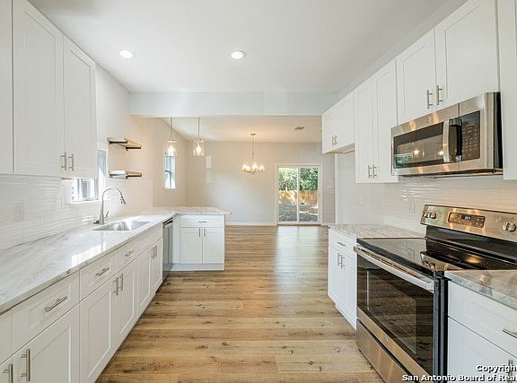 5th image of 1043 Essex St