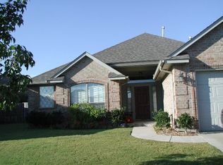 1724 Del Simmons Dr, Edmond, OK 73003
