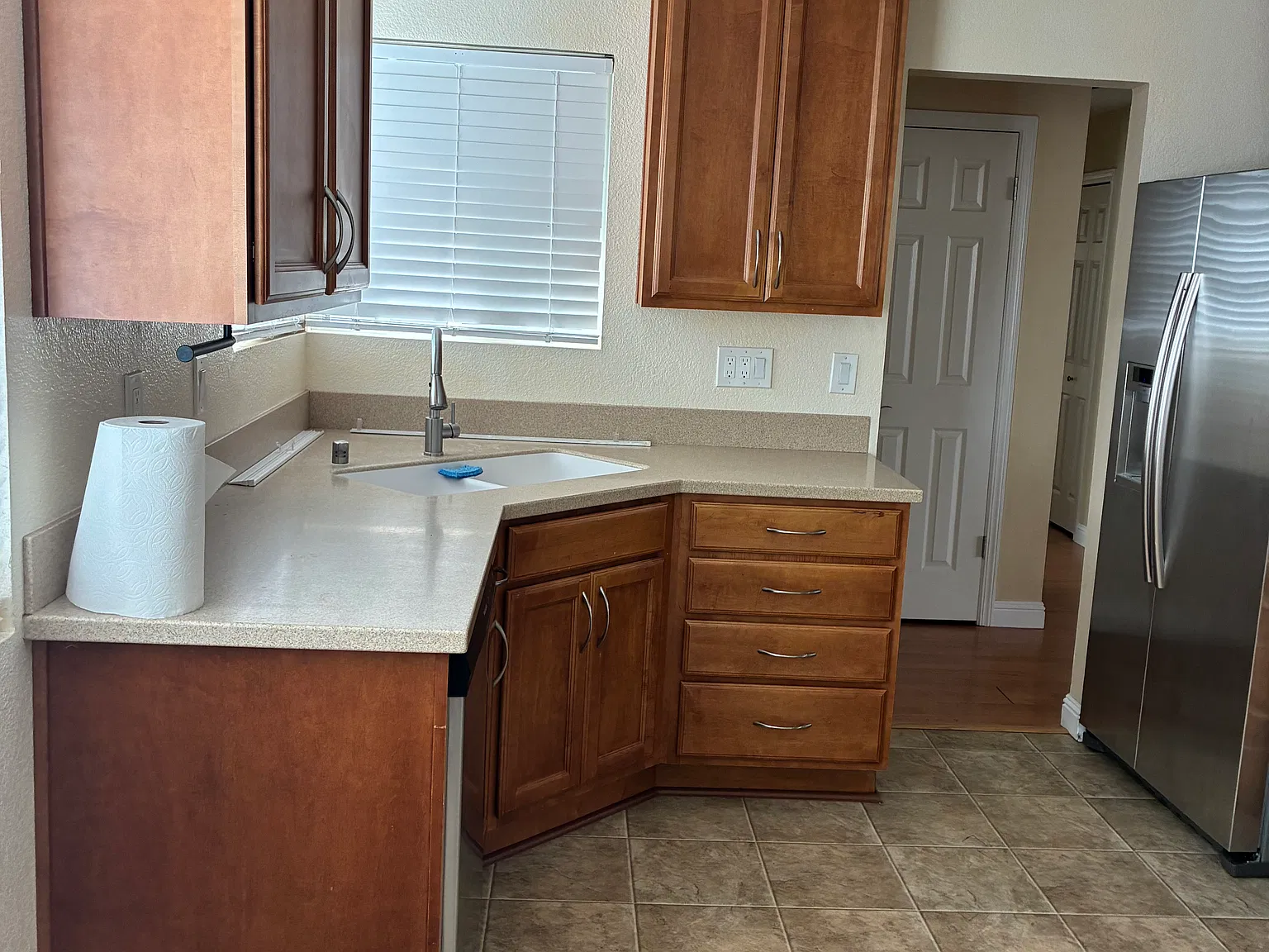 3 bed, 1040 sqft, $2,500 — Photo 3