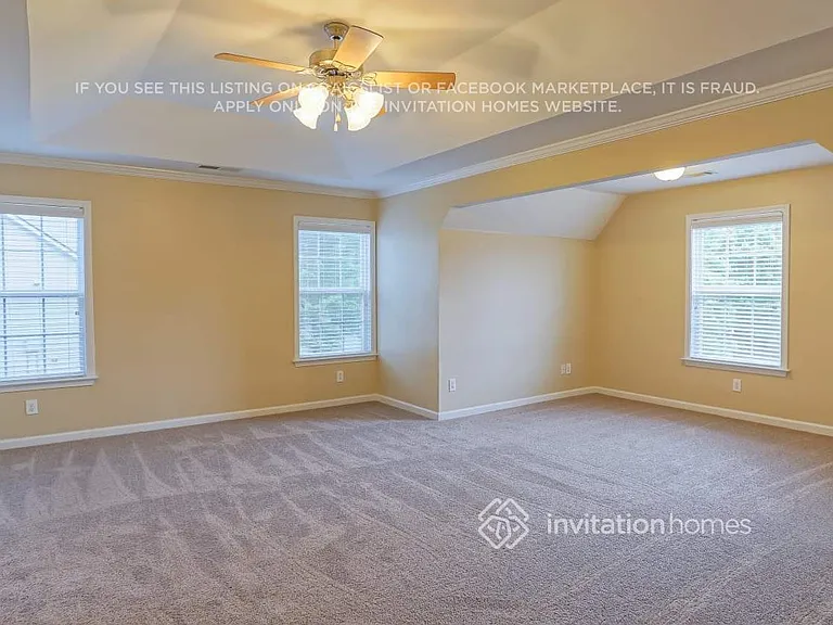 940 Island Bluff Ln — Photo 8