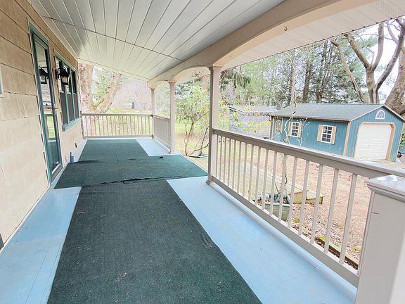 4th image of 320 Loop Rd