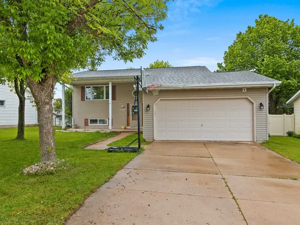 1330 Pinehurst Ln, Neenah, WI 54956