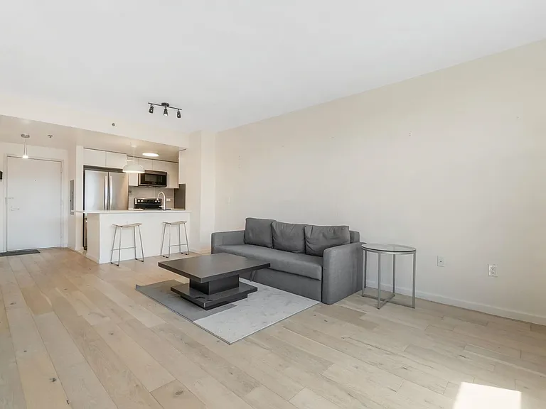 102 Christopher Columbus Dr #402 — Photo 4