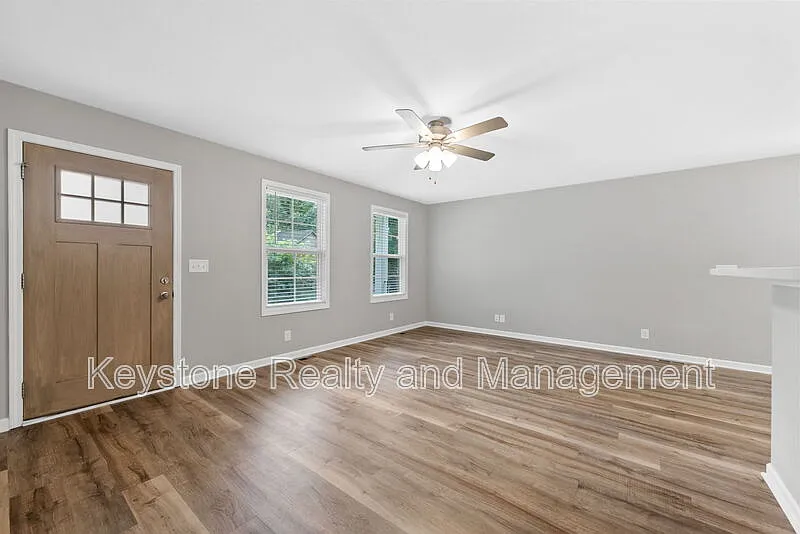 3 bed, 2.5 bath, 1629 sqft, $1,595 — Photo 3