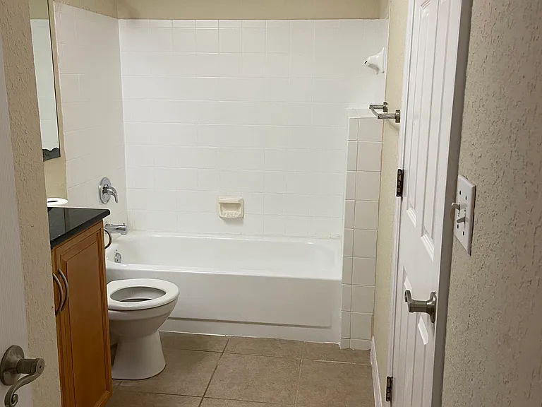 2nd Bath Room