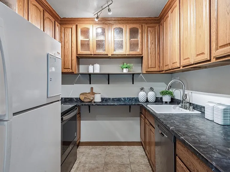 2724 Oak Rd #119 — Photo 9