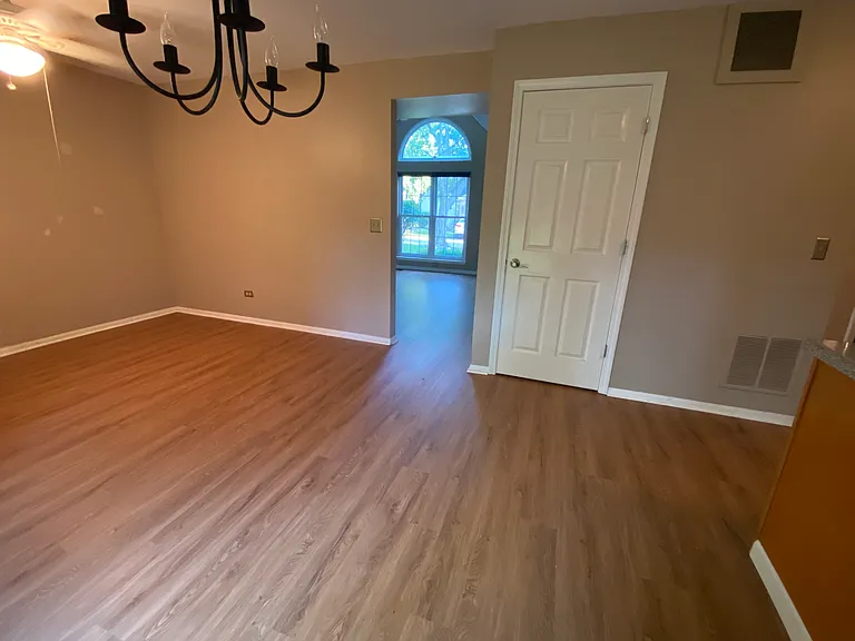 210 Wellington Cir — Photo 4