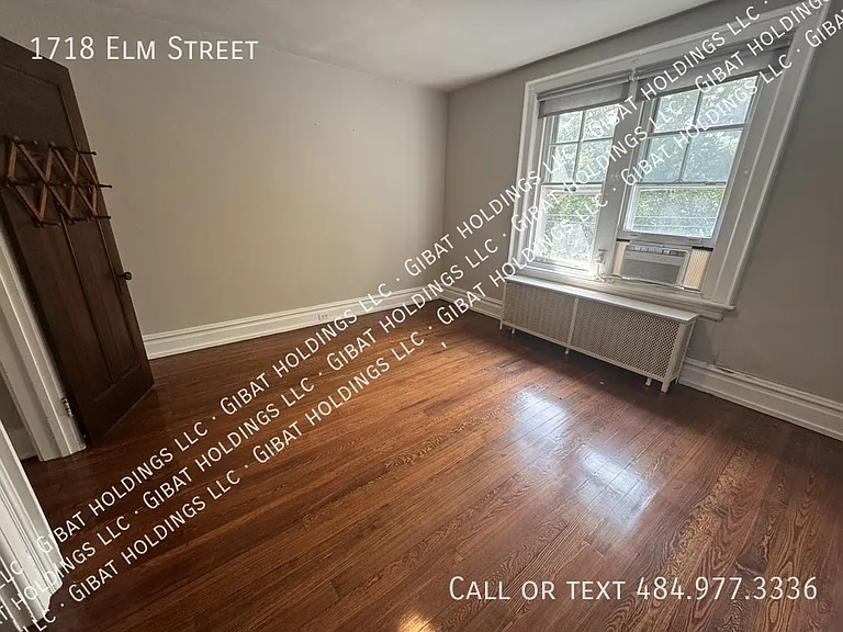 1718 Elm St — Photo 15