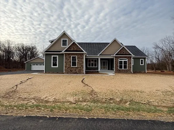 269 Stormfield Dr W, Martinsburg, WV 25404