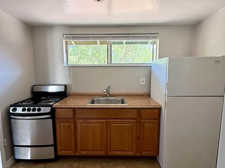 Greenview Ln — Photo 4