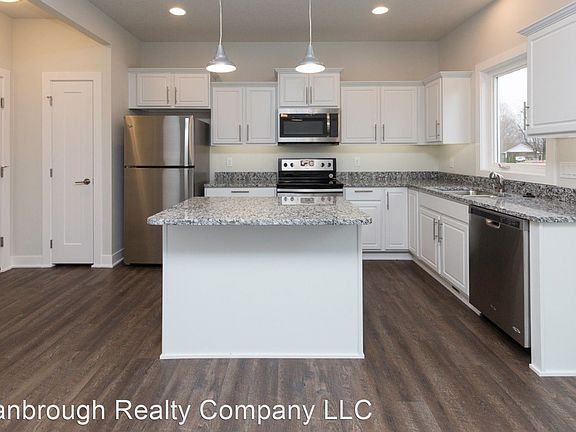 2nd image of 1600 Bennetts Way NW