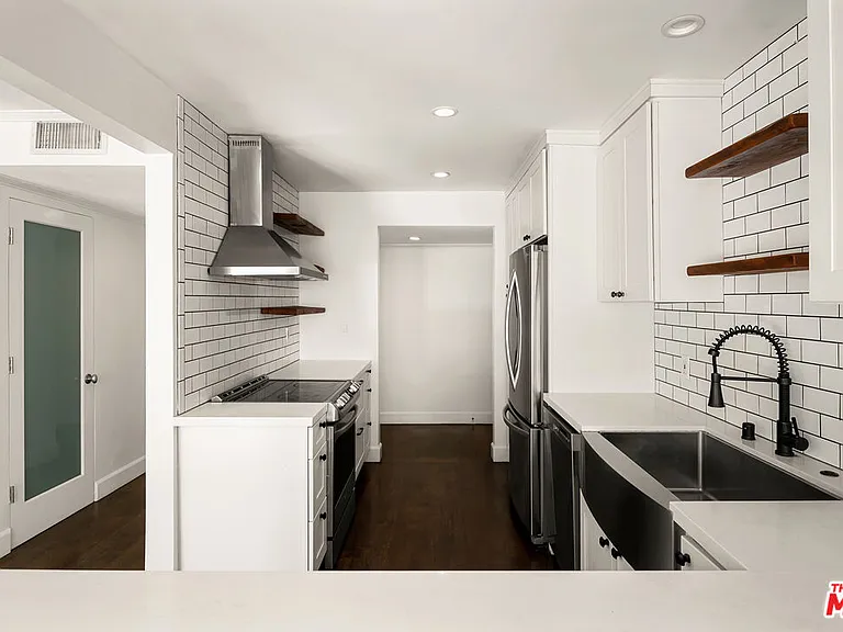121 N Croft Ave #105 — Photo 5