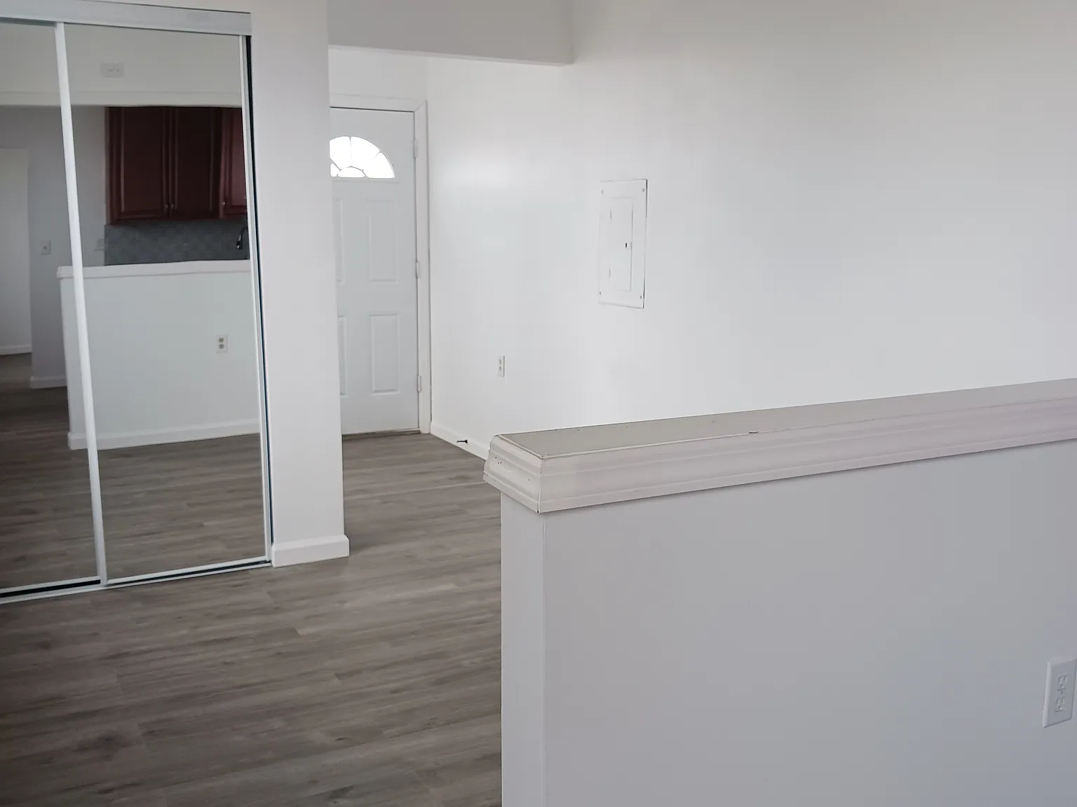32 Bay Ave — Photo 4