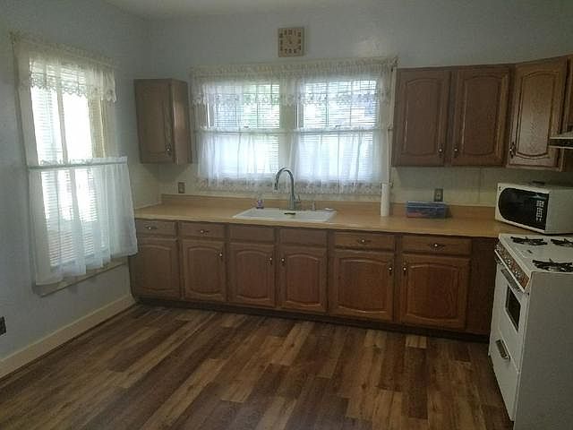2nd image of 816 W Madison St