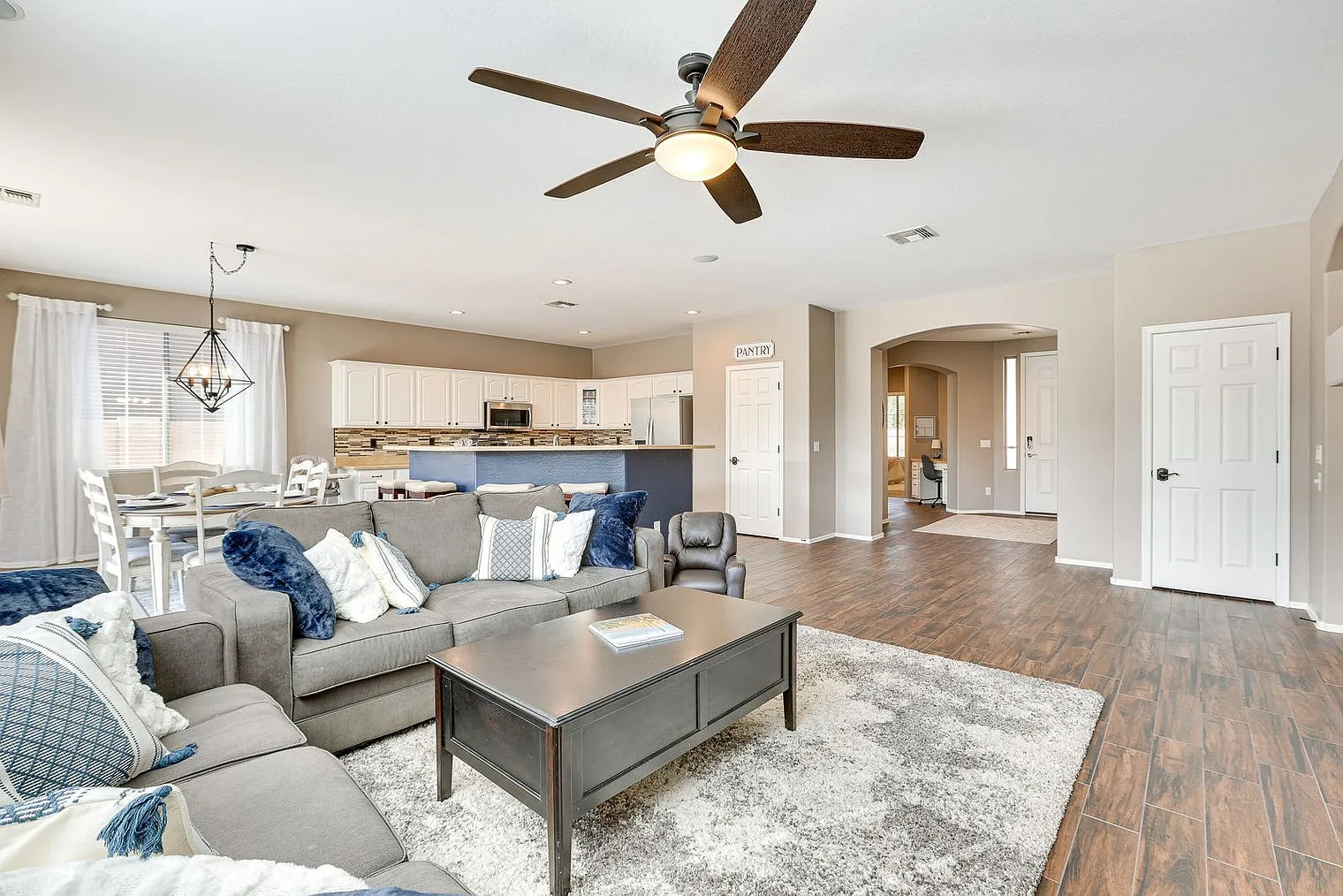 3 bed, 2.0 bath, 1797 sqft, $4,124 — Photo 2