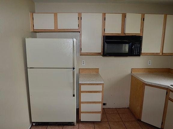 5th image of 2902 62nd Ave NE
