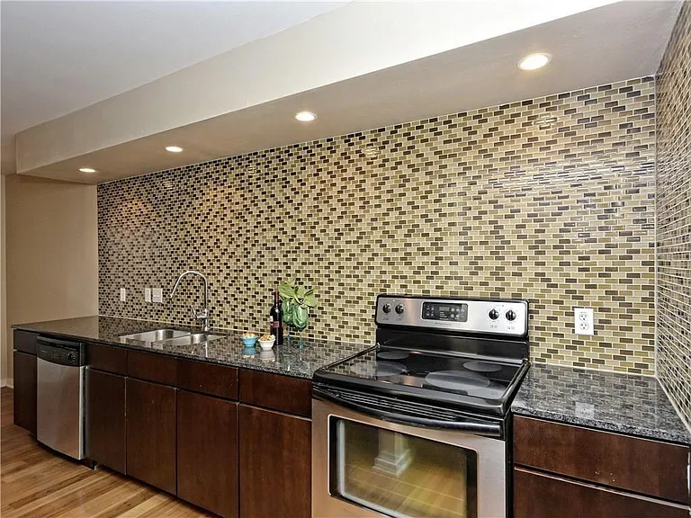 2200 Dickson Dr #126 — Photo 6