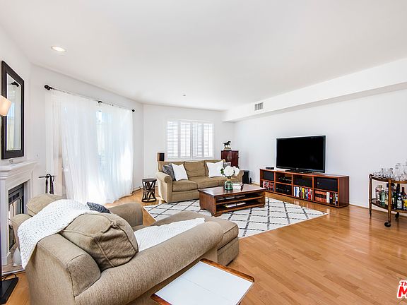 3rd image of 11921 Dorothy St APT 204
