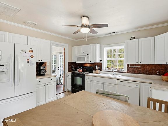 3rd image of 2072 Boones Neck Road SW