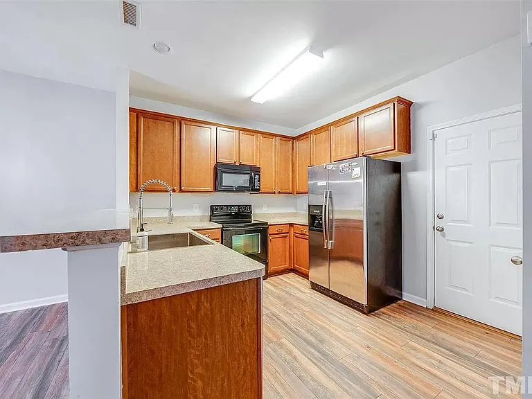 125 Golden Meadow Ct — Photo 7